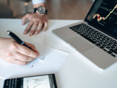 how to manage startup finances like a successful founder