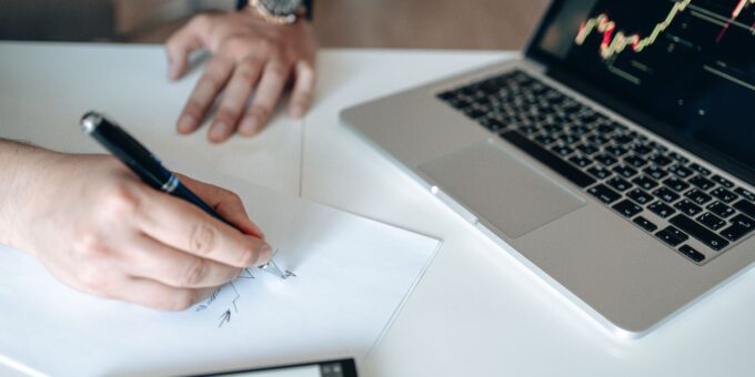 how to manage startup finances like a successful founder