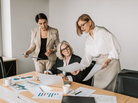 how to use data analytics to drive smarter business decisions
