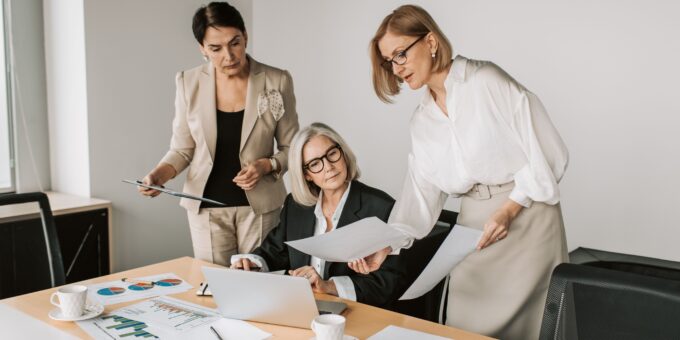 how to use data analytics to drive smarter business decisions