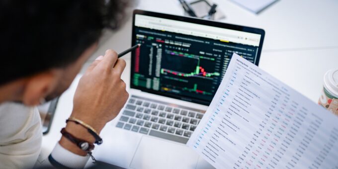 how to invest in stocks for beginners and maximize long-term returns